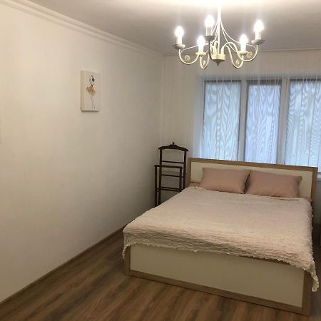 Квартира Подобово Однокімнатна Lutsʼk 外观 照片
