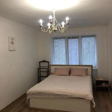 Квартира Подобово Однокімнатна Lutsʼk 外观 照片